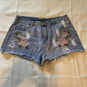 Top Trends Denim Shorts Size 40 28 Waist Women’s Blue Jean Shorts